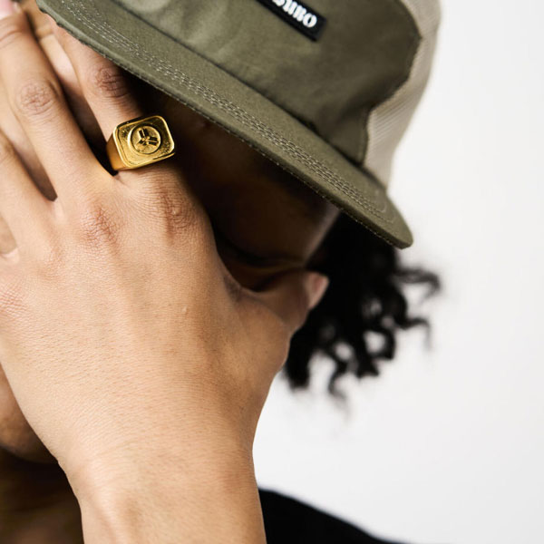 KAMON SIGNET RING Made by IN-PUT-OUT -GOLD- | FLOWP ONLINE STORE